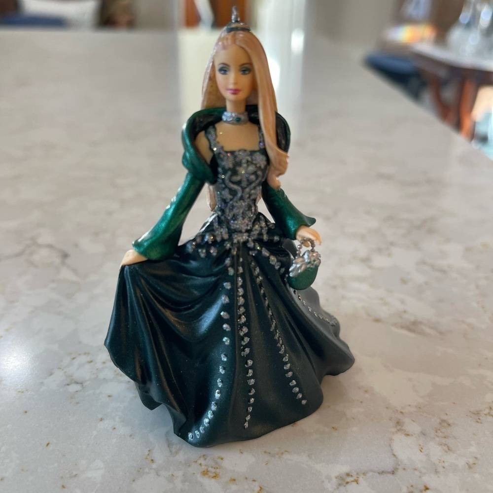 VTG 2004 collector’s Series Celebration Barbie Keepsake Ornament.